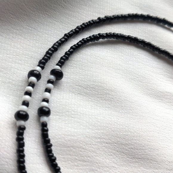 (2/$25) Beaded choker collar necklace black and white - Picture 2 of 4